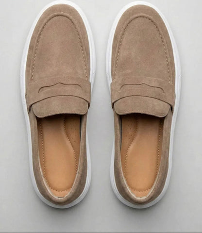 Mocassim Penny Loafer em Camurça