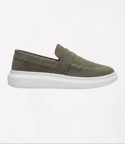 Mocassim Penny Loafer em Camurça